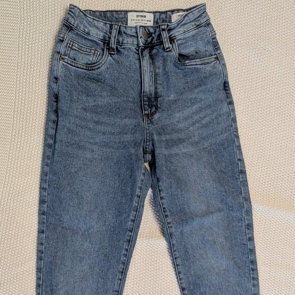 Cotton On Women's Petite Stretch High Rise Light Wash Mom Jean. Size 4 - Picture 4 of 5